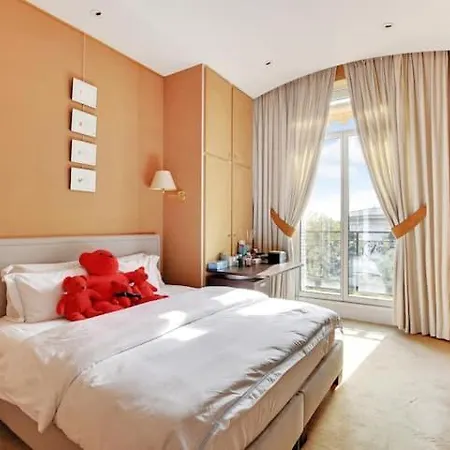 Luxurious Parisian Dream Flat W/ Eiffel Tower View *