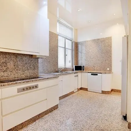Luxurious Parisian Dream Flat W/ Eiffel Tower View 펜션 파리