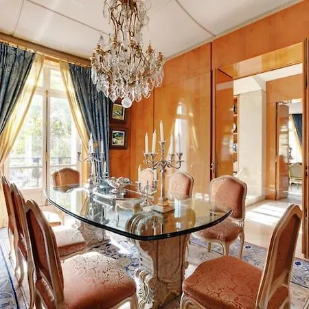 Luxurious Parisian Dream Flat W/ Eiffel Tower View 파리