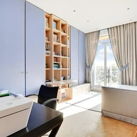 Luxurious Parisian Dream Flat W/ Eiffel Tower View 펜션 *